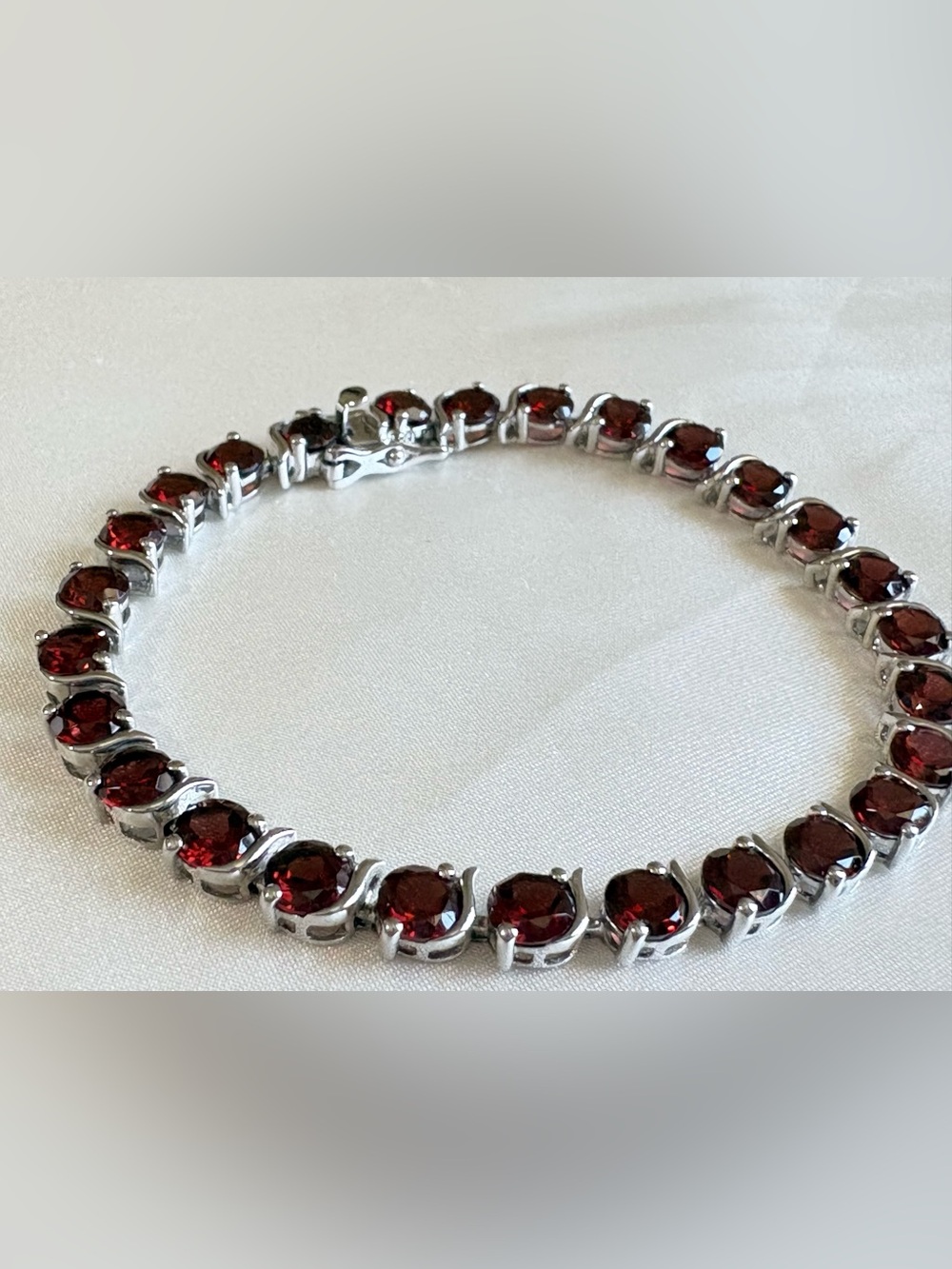 Sterling Silver genuine Garnet Bracelet 7.5 in.